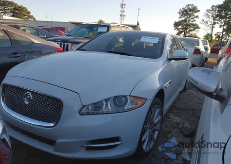 2016 Jaguar Xj R-Sport z USA, uszkodzony, nr VIN SAJWA1C77G8V97800